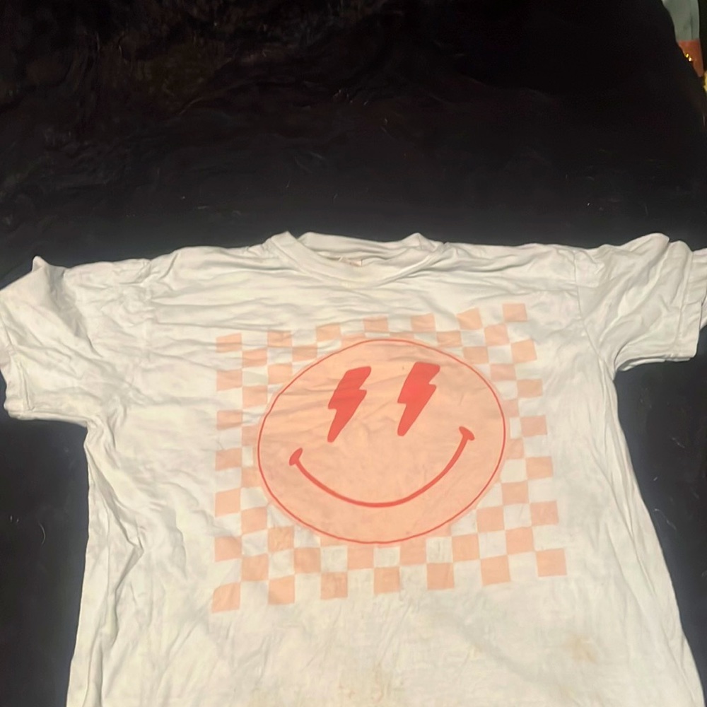 Cute white and pink tee size medium from comfort colors 🩷